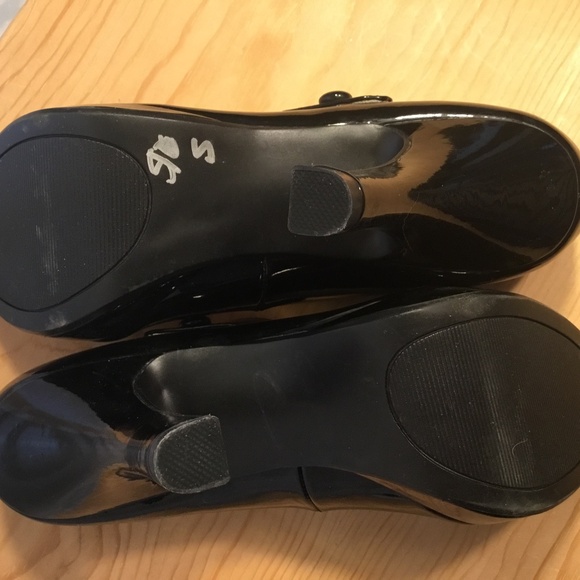 Xhilaration Black Shiny Patent Leather Strappy Peek-a-boo Toe Heels, Size 6.5 - Picture 7 of 8